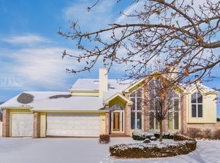 6421 Bobby Jones Ln, Woodridge, IL 60517