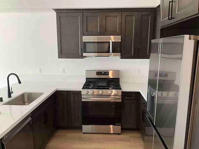 402 W Grand Ave #101 — Photo 2