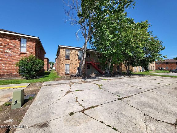 2nd image of 406 Scotsdale St