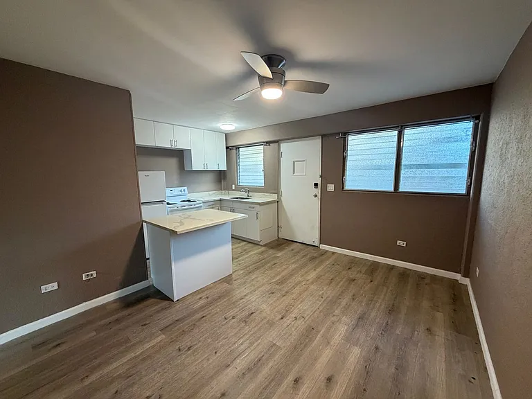 369 Hobron Ln — Photo 4