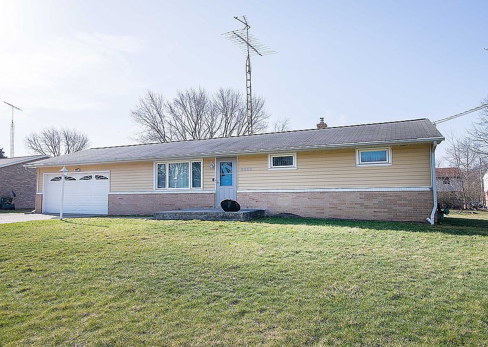 Ranch style home in Plain