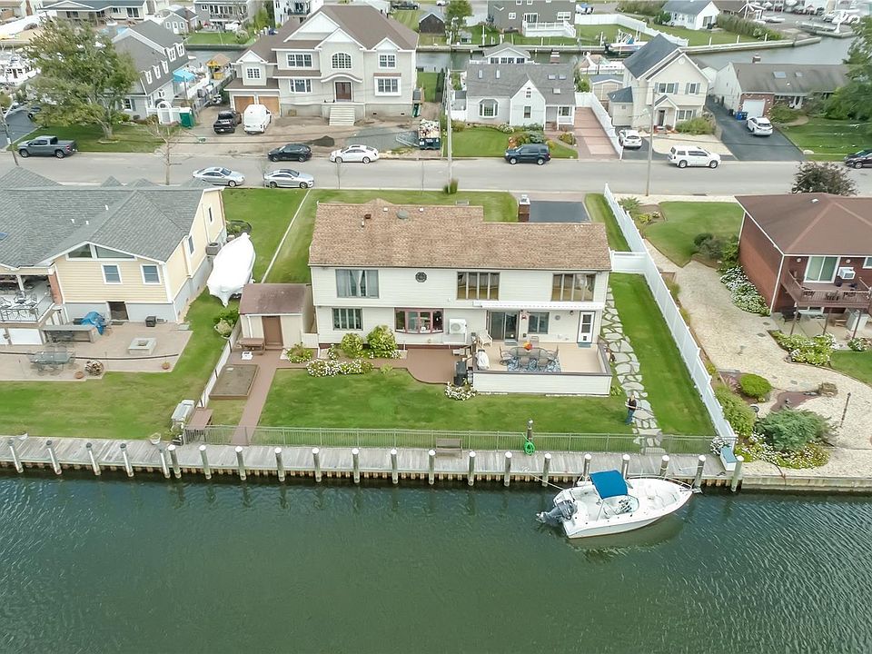 220 Sequams Lane Ctr, West Islip, NY 11795 Zillow