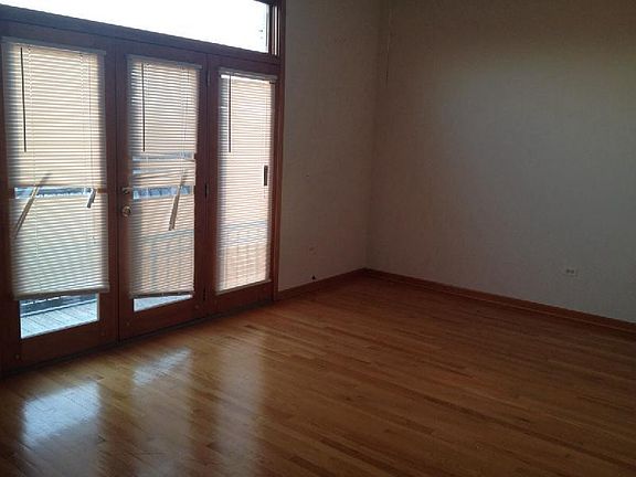 4th image of 2535 N Southport Ave #4A