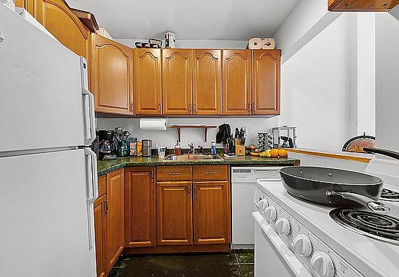 5th image of 203 E 82nd St APT 3