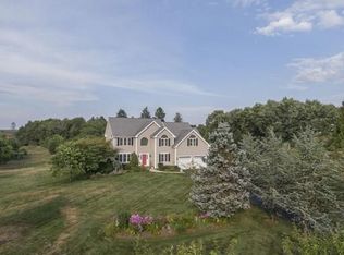 4 Wagon Trl, Lakeville, MA 02347