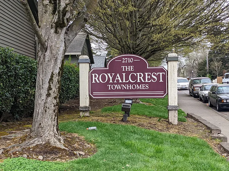 Royal Crest Townhomes — Photo 34