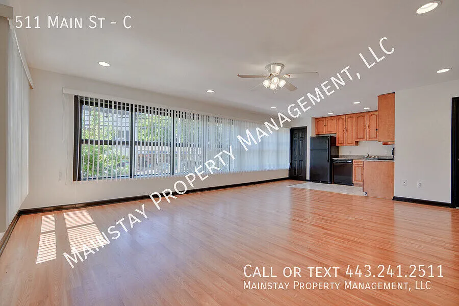 Spacious 1 BR Apartment in Historic Laurel! — Photo 1