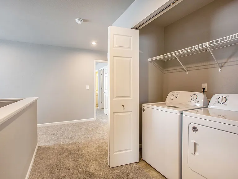 2401 Richardson Ct — Photo 8