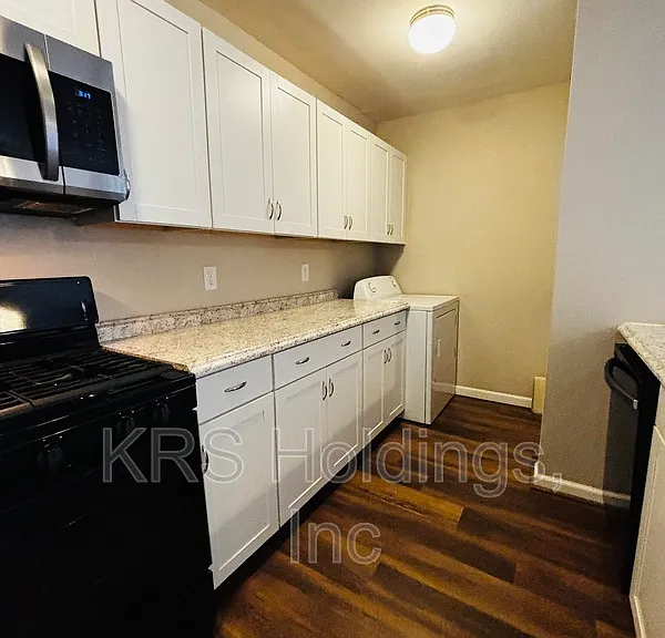 817 Pleasant St — Photo 9