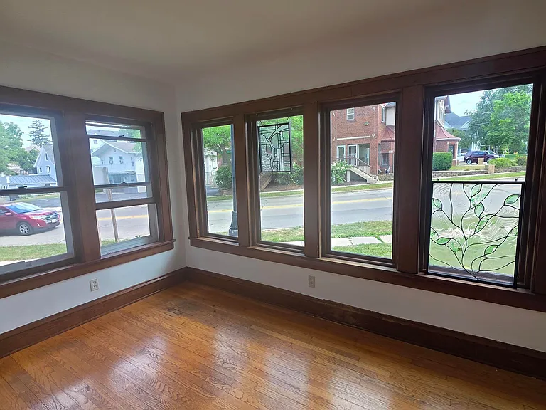506 Springdale St — Photo 7