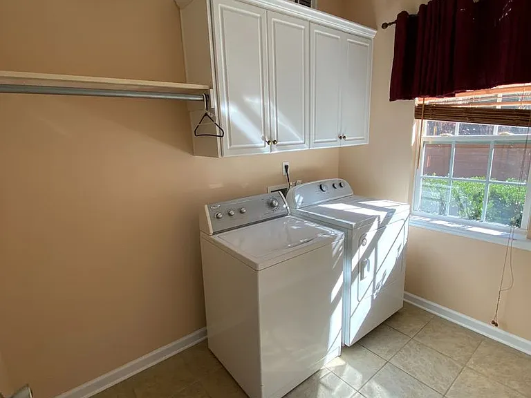 1002 Dorset Ln — Photo 11