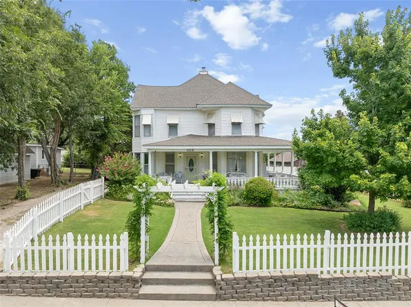 1112 E 2nd St, Sulphur, OK 73086