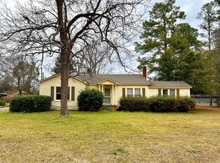 611 W 5th St, Ocilla, GA 31774
