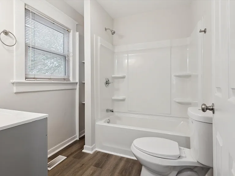 1307 Holly Ave — Photo 5