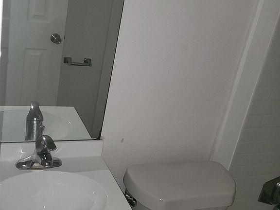 4th image of 543 Okaloosa St