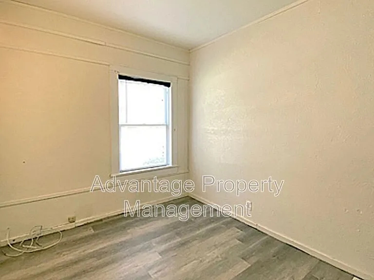 240 NW 9th St #1 — Photo 10
