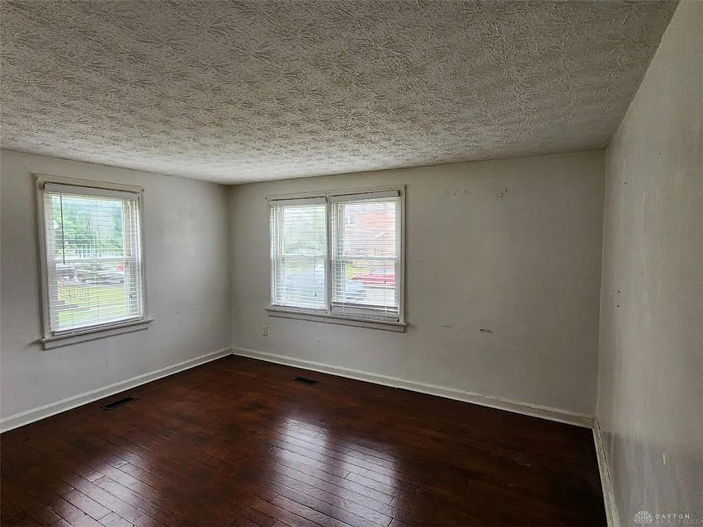 2 bed, 1.0 bath, 1664 sqft, $975 — Photo 3