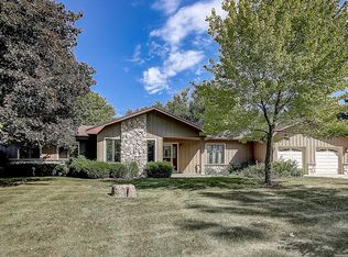 S43W27356 Country Ln, Waukesha, WI 53189