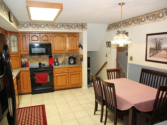 4th image of 325 Cedarleaf Ct