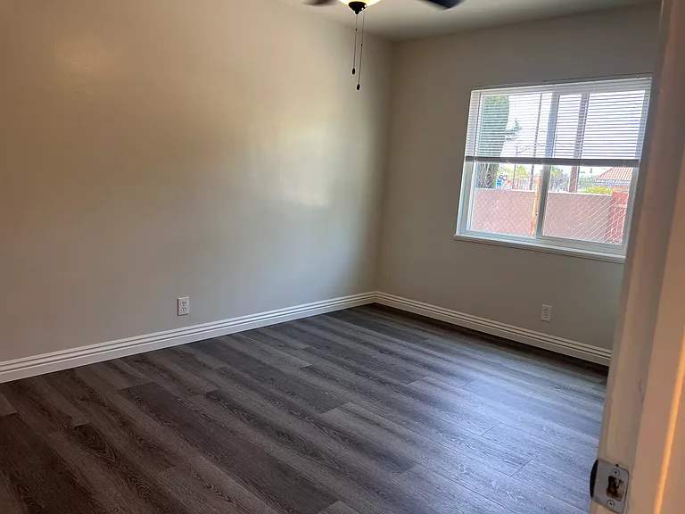 915 E Wingate St — Photo 22
