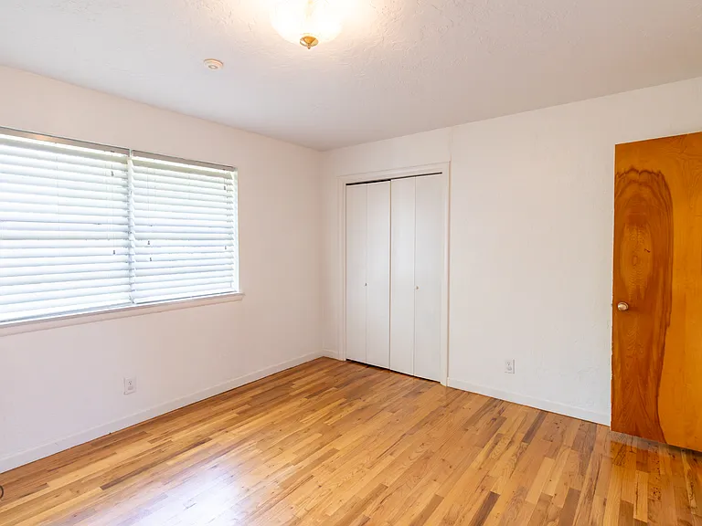 1556 Singleton Ave — Photo 17