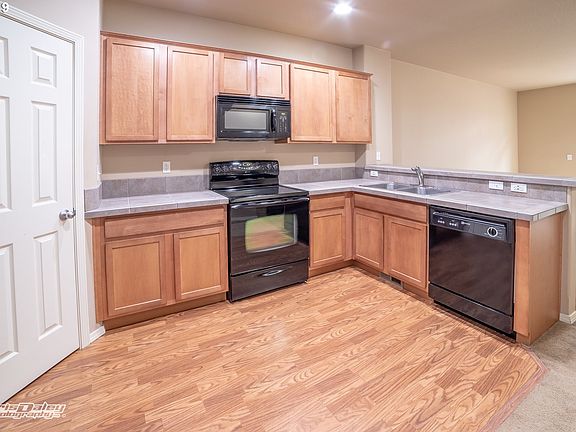 4th image of 1462 NE Redspire Ln