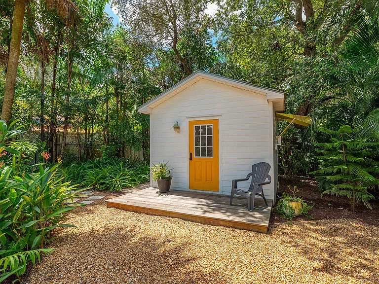 547 SW Riverview St — Photo 47