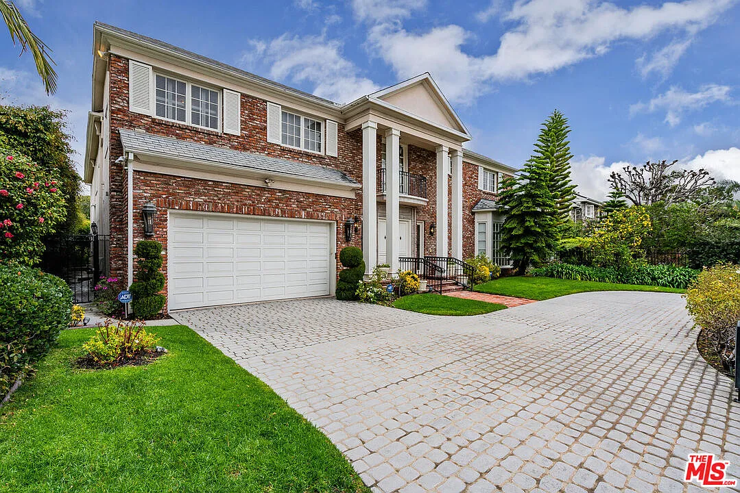 6 bed, 8.0 bath, 6950 sqft, $40,000 — Photo 1