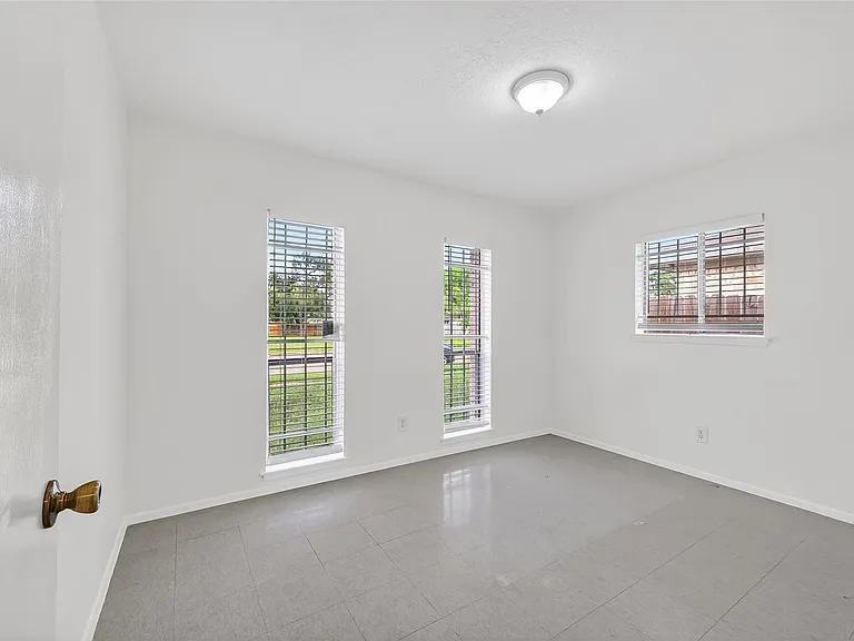 15022 Chipman Ln — Photo 23