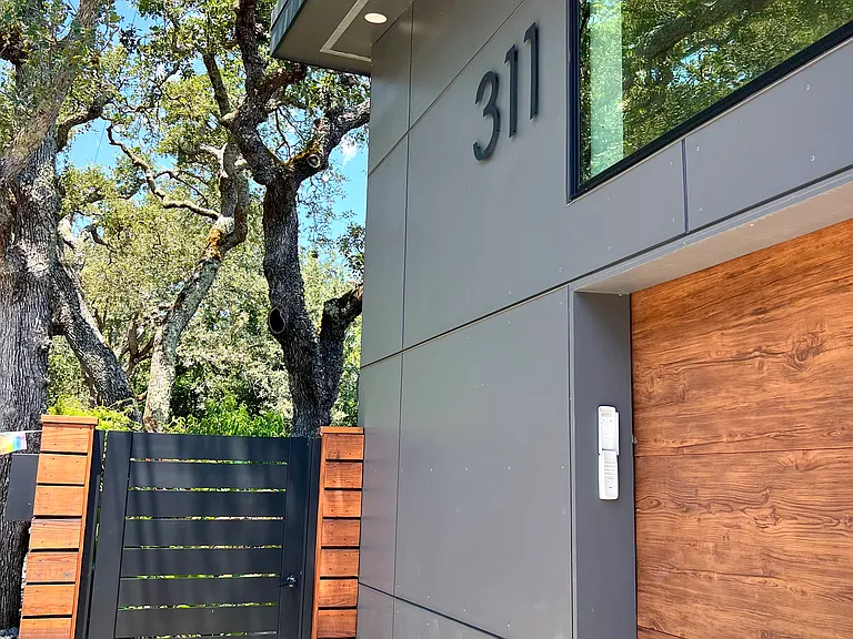 311 Grandview Ave — Photo 2