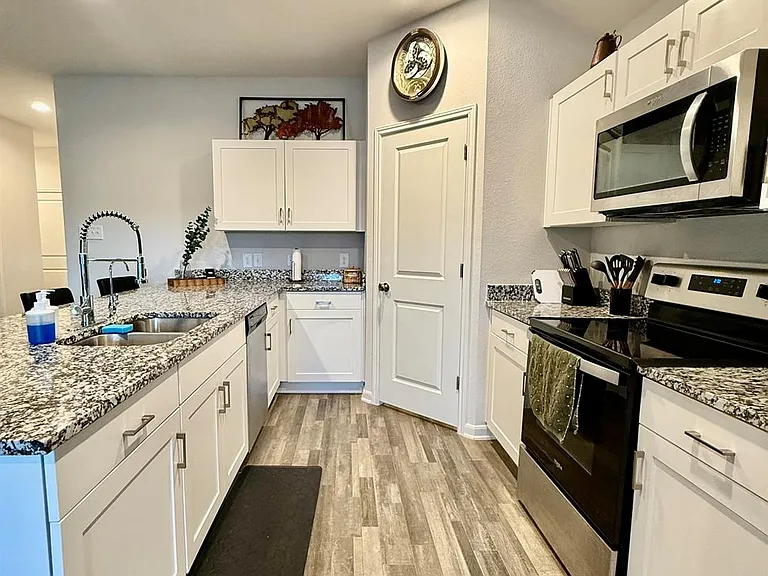 302 Del Monte Dr — Photo 13
