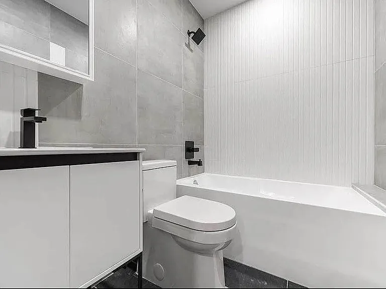 727 Dekalb Ave #3A — Photo 3
