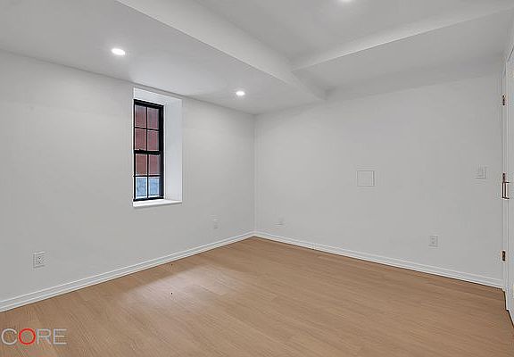 4th image of 205 E 124th St