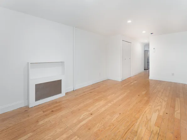 120 East 17th Street image 10 of 15