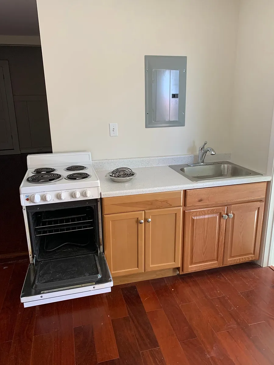 Building Photo - 637 N Judd St #5