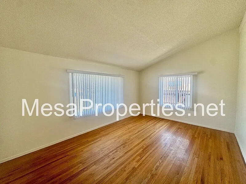 3 bed, 2.0 bath, 1248 sqft, $3,450 — Photo 4