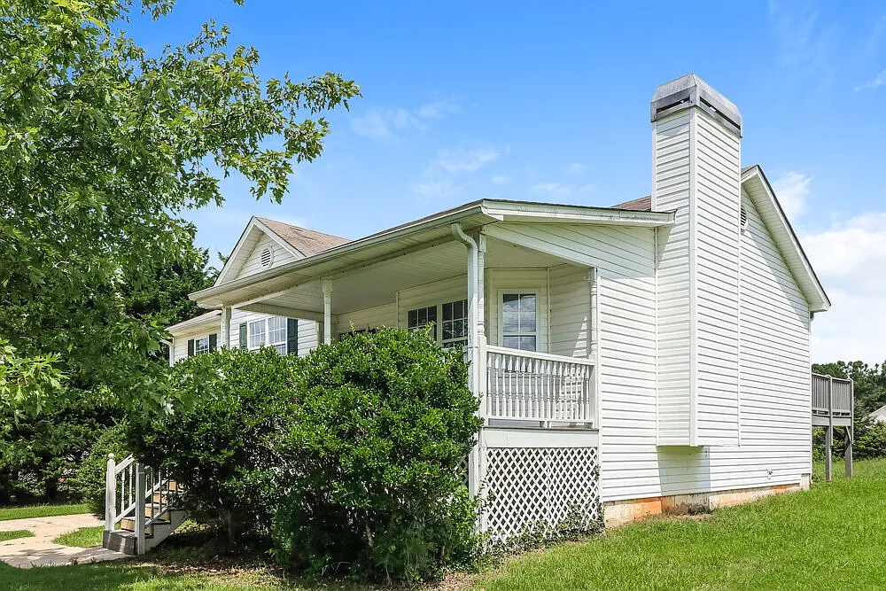 3 bed, 2.0 bath, 1279 sqft, $1,650 — Photo 4