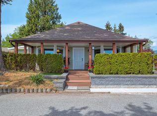 5760 Boulevard St, Sechelt, BC V0N 3A0