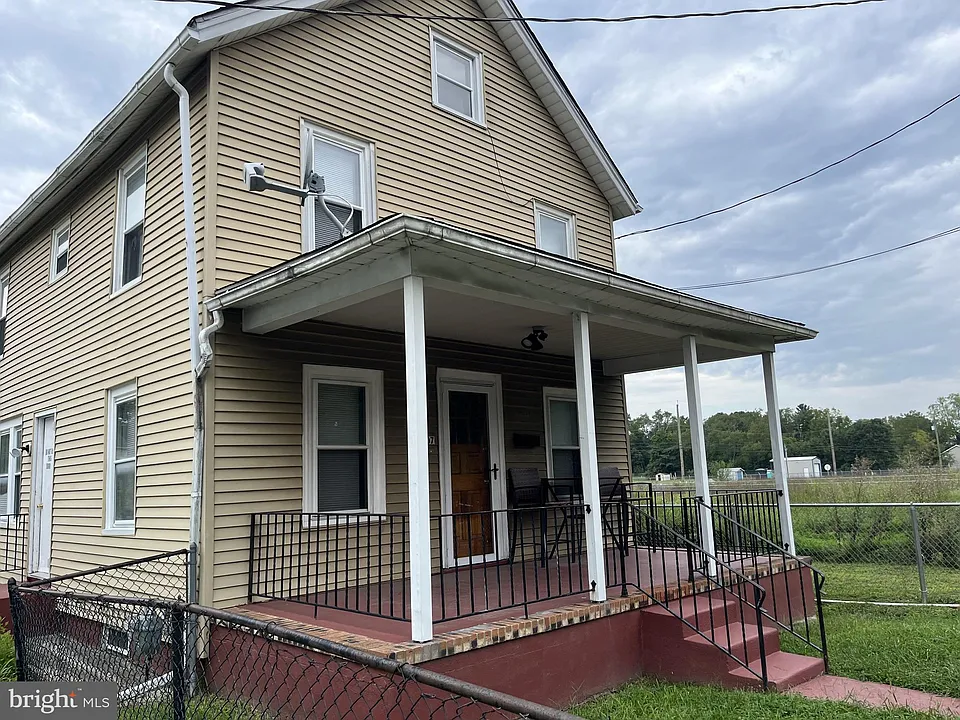 207 S Main St