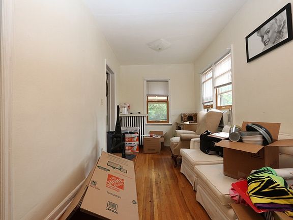4th image of 61 Winifred St W APT 2