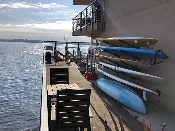 Paddle boarding & kayaking on Lake Washington.