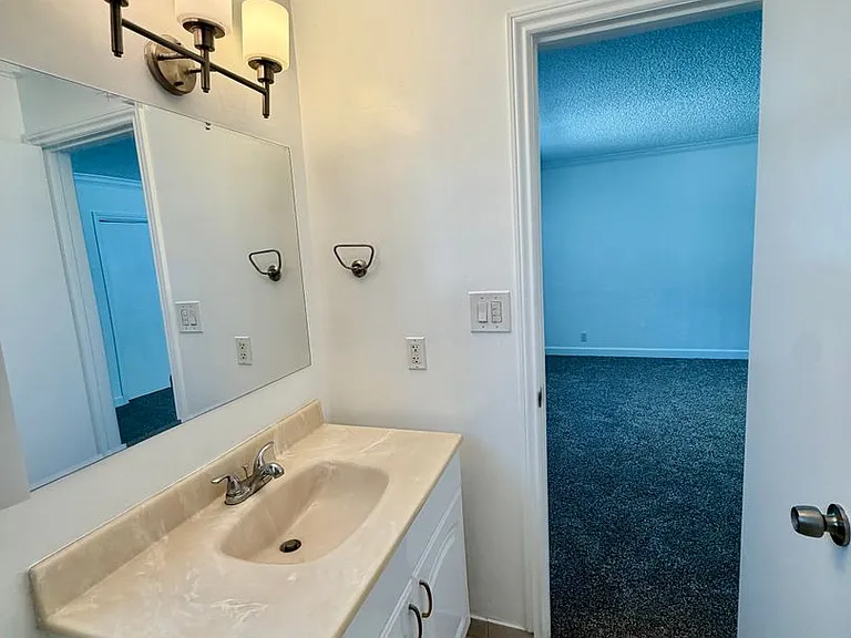 332 Culver Boulevard 363 Pershing — Photo 23