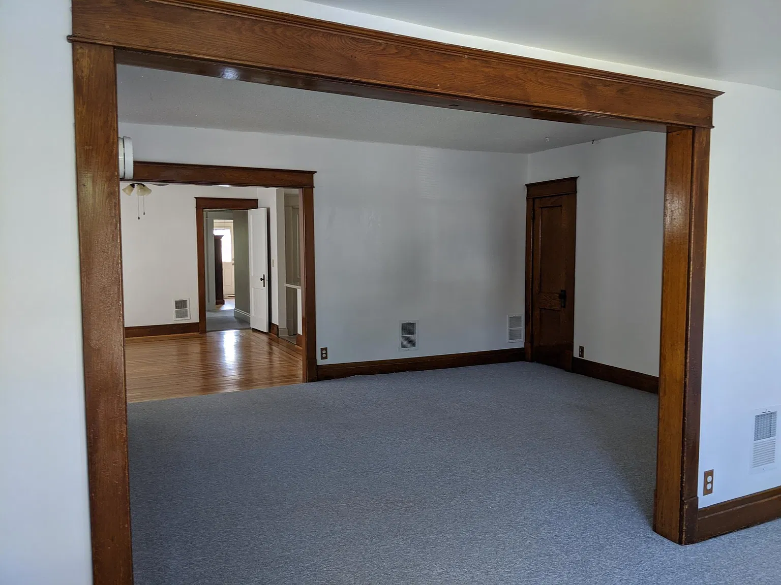 2 bed, 1.5 bath, 1400 sqft, $1,600 — Photo 3