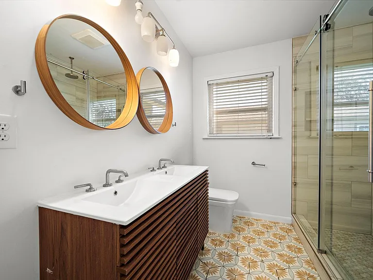 215 Fairbanks St — Photo 17