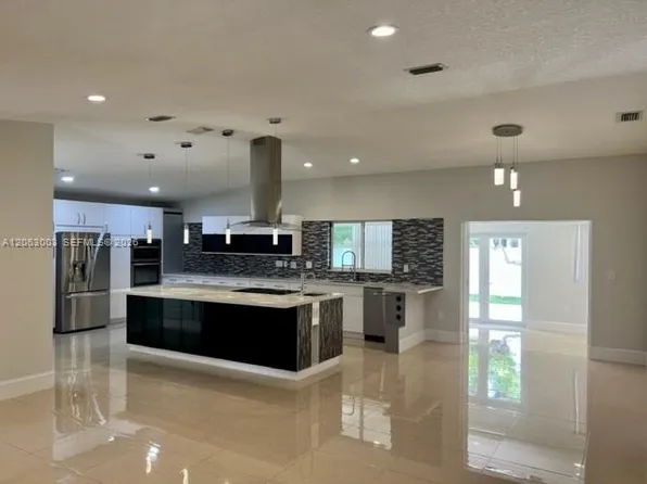 9845 NW 25th Ter, Doral, FL 33172