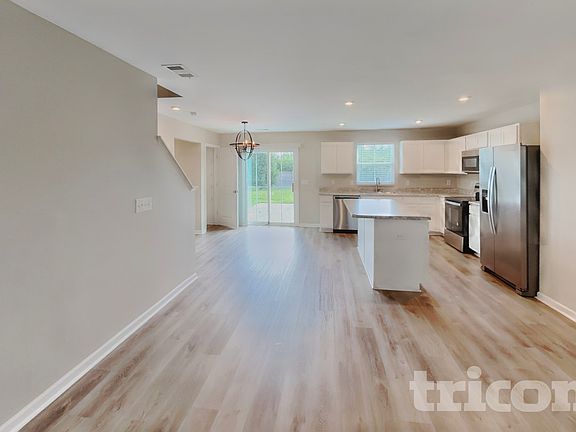 3rd image of 2412 Solomon Ln