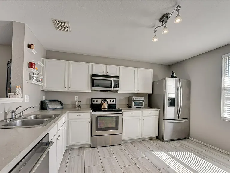 605 Cottondale Ln — Photo 4