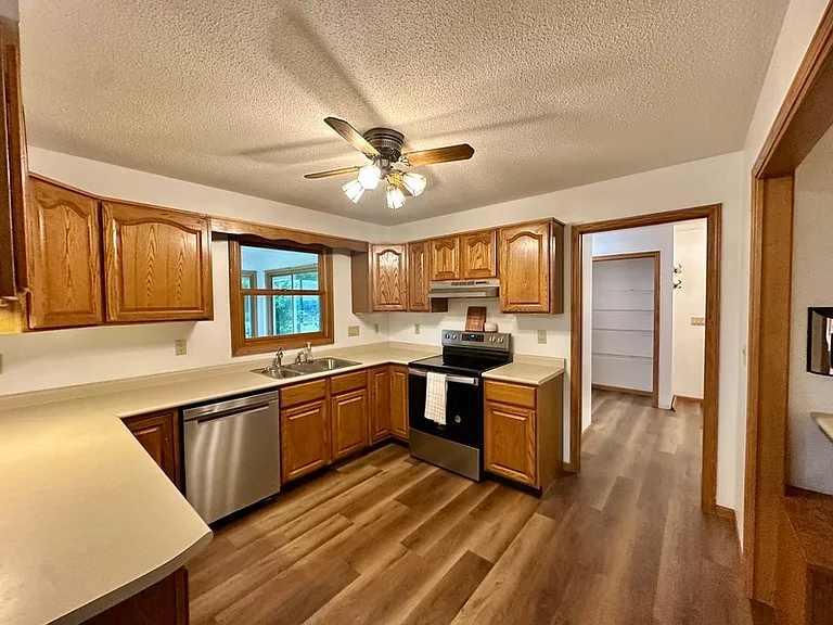 3610 Alburnett Rd — Photo 6
