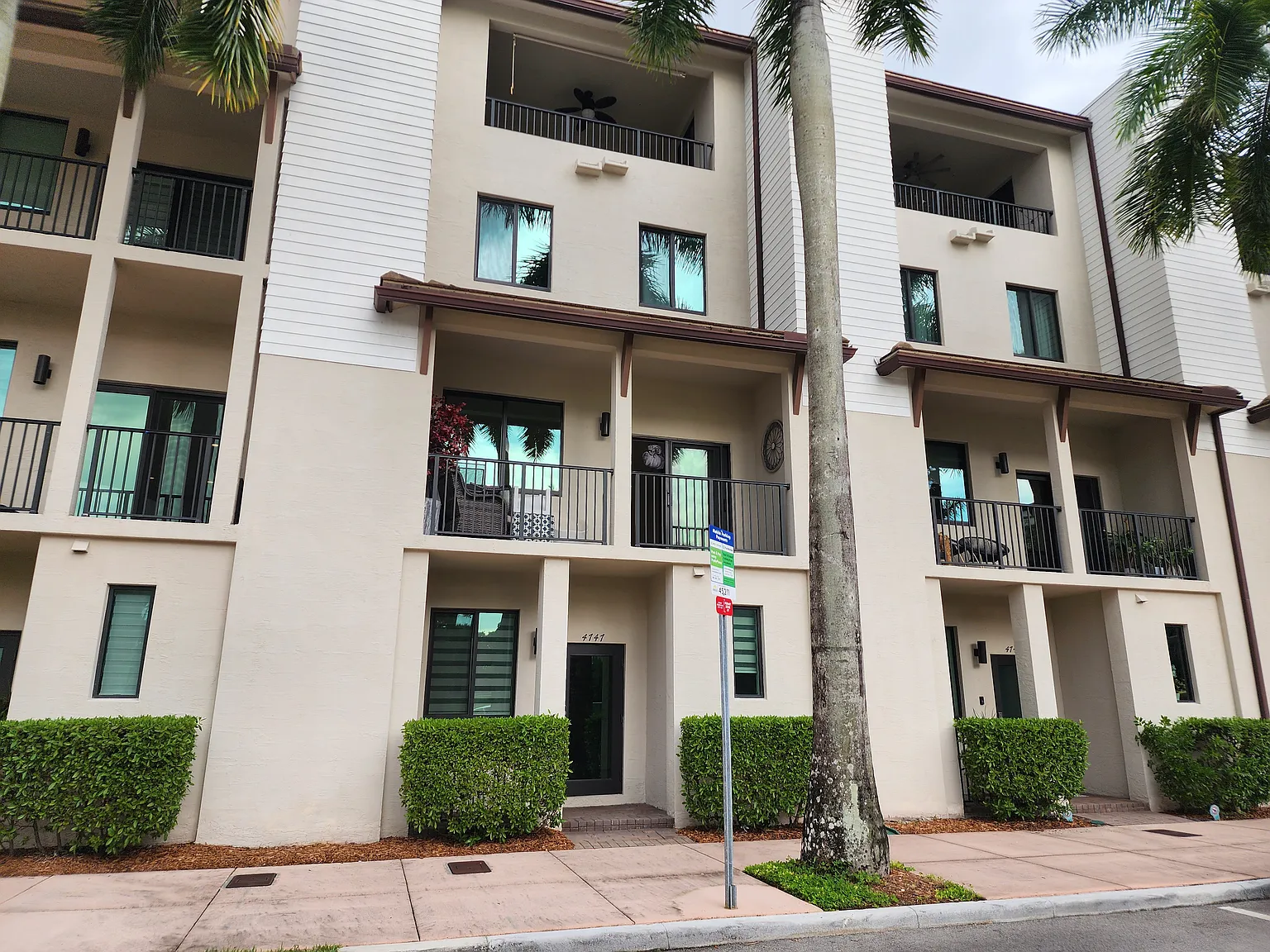 3 bed, 2789 sqft, $5,500 — Photo 1