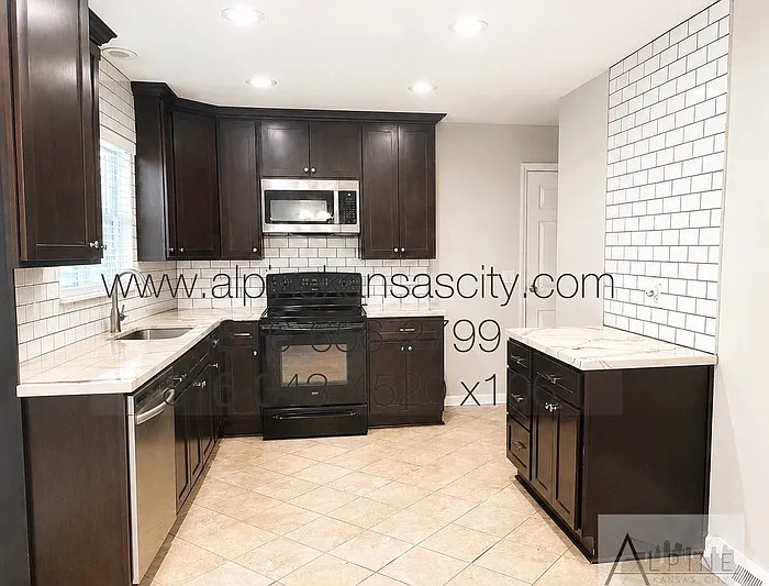 7917 NE 56th St — Photo 5